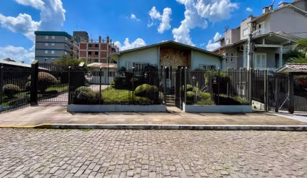 Casa à Venda em Carlos Barbosa: 3 Dormitórios e 144m²