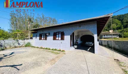 Casa com 4 quartos à venda no Belchior Baixo, Gaspar  por R$ 750.000