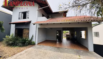 Casa com 3 quartos à venda no Velha, Blumenau  por R$ 799.000