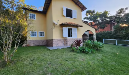 Casa duplex de 03 quartos no Novo Horizonte