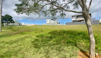 Terreno de 493m2 em aclive no Alphaville - Juiz de Fora