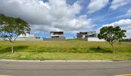 Terreno de 493m2 em aclive no Alphaville - Juiz de Fora