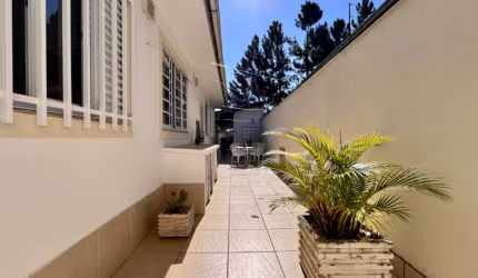 Casa linear com 04 suítes no condomínio São Lucas