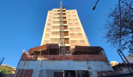 Cobertura de 04, 03 vagas de garagem e elevador suítes no Jardim Glória