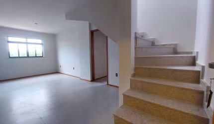 Cobertura duplex com 03 quartos, com suíte, garagem e elevador no Morro da Glória