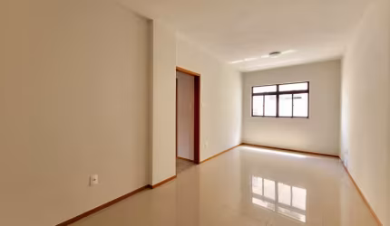 Apartamento com 02 suítes, garagem e elevador no Centro