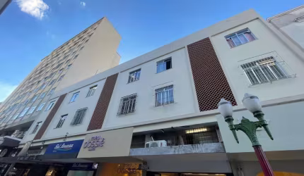 Apartamento de 04 quartos com suíte no centro