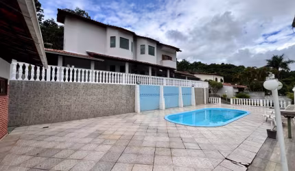 Casa com 05 quartos no Bosque do Imperador