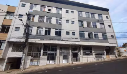 Locação - Apartamento arejado com 02 quartos na Olegário próximo ao Pais e Filhos
