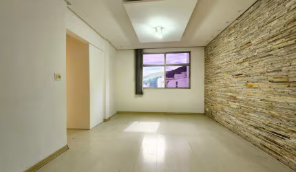 Apartamento de 03 quartos com suíte, elevador e garagem no Centro de Juiz de Fora