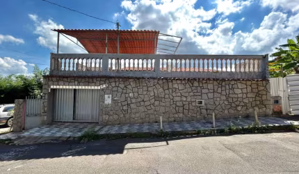 Casa de 03 quartos com 01 suíte no Bom Pastor