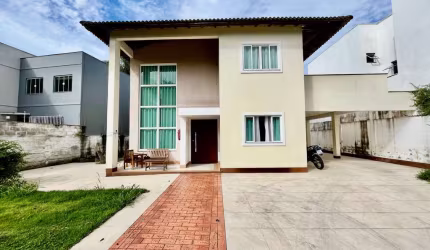 Casa com 03 quartos com suíte no Aeroporto