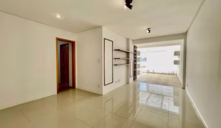 Apartamento com 2 suítes, área externa e piscina no Cascatinha