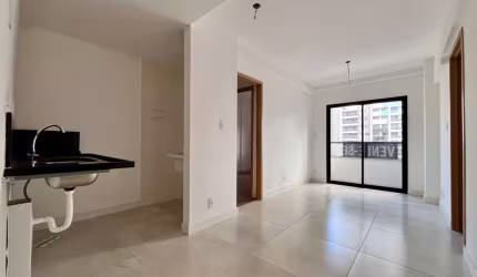 Apartamento 02 suítes com varanda no Centro
