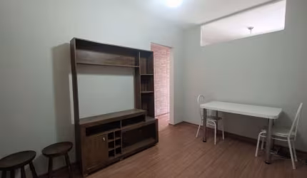 Locação - Apartamento mobiliado com 02 quartos na Rua Espírito Santo
