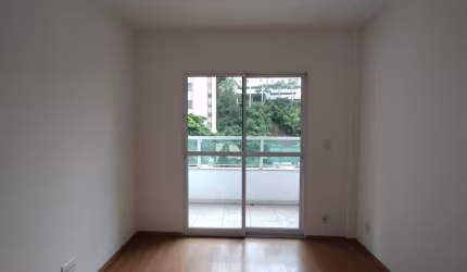 Locação - Excelente apartamento 03 quartos com varanda e suíte na Avenida Rio Branco.