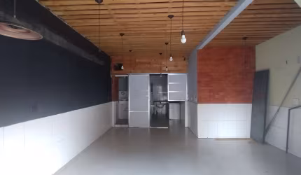 Locação - Excelente loja com 55m² na Av. Itamar Franco