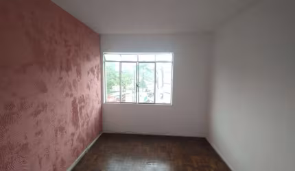 Locação - Amplo Apartamento com 03 quartos na Avenida Brasil