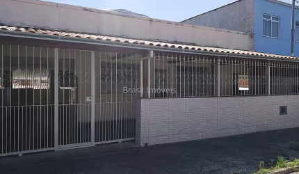 Casa com 03 quartos com suíte, garagem e quintal