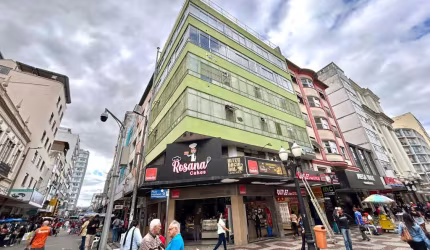 Andar comercial no coração do centro da cidade