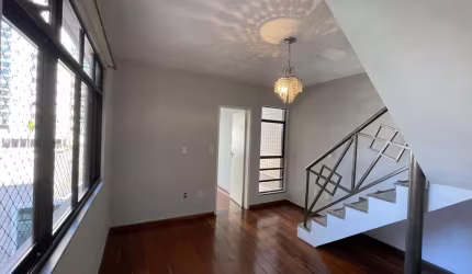 Cobertura Duplex com 2 Quartos (1 Suíte), Garagem e Elevador – Centro