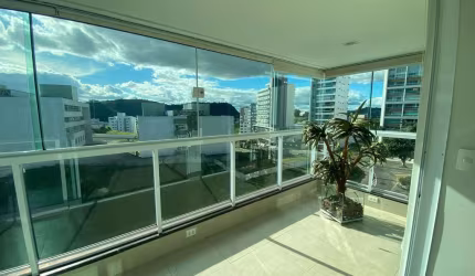 Locação - Cobertura no Estrela Sul com 03 quartos, hidromassagem e varanda!