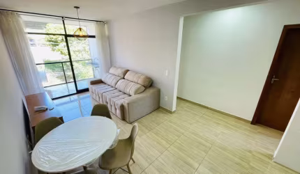Locação - Apartamento de 02 quartos e varanda no Santa Luzia