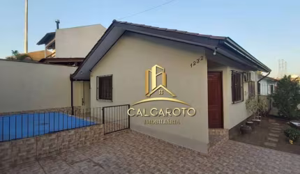 Casa 2 dormitórios com piscina