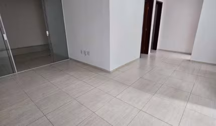Apartamento térreo com área externa com 3 dormitórios no bairro do Bancários próximo ao Shopping Sul