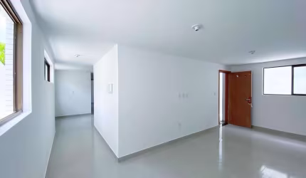 Apartamento térreo com área externa em U com 3 quartos sendo 2 suítes, 1 c/ closet no bairro da Torre para locação, por apenas R$ 2.800,00!