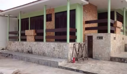 CASA RESIDENCIAL COM 03 SUÍTES NO 13 DE MAIO, MEDINDO 205 METROS DE ÁREA PRIVATIVA, COM TERRENO 30 X 28, POR APENAS R$ 499.999,00!
