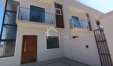 SOBRADO GEMINADO COM 94M² NO PETRÓPOLIS