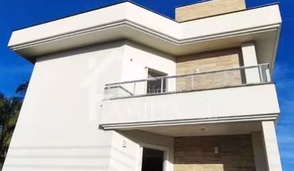 Sobrado no Iririu com 350m²