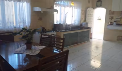 Sobrado na Vila Ester com 3 Quartos à Venda, 217m²