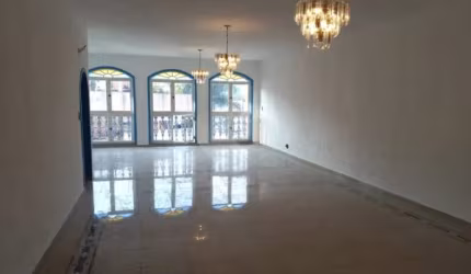 Casa com 4 Quartos e 8 banheiros para Alugar, 450 m²