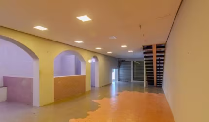 CASA / LOJA / PONTO COMERCIAL EM SANTANA