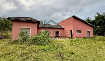 Chácara à venda no Guacuri, com 4 quartos inacabada!