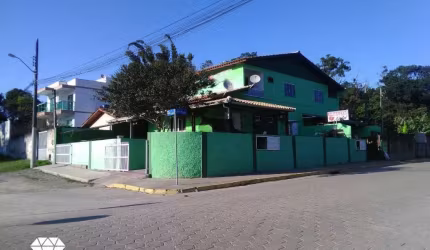 CASA À VENDA EM BOMBAS PRONTA PARA MORAR OU INVESTIR