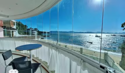 BEIRA MAR NA PRAIA DO ARAÇÁ NA CIDADE DE PORTO BELO