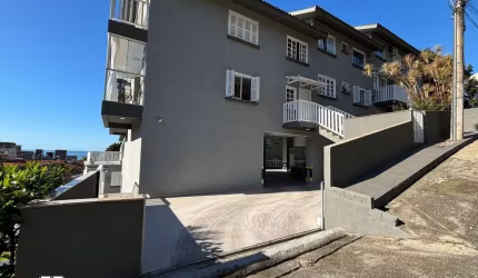 SOBRADO DUPLEX A 200M DA PRAIA DE BOMBINHAS CENTRO