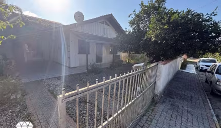 Casa de Madeira, Ótima localização, Praia de Bombas, Bombinhas SC