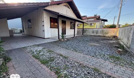 Casa de Madeira, Ótima localização, Praia de Bombas, Bombinhas SC