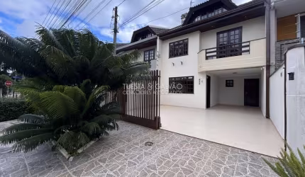 Casa com 4 quartos para alugar na Paulo D'Assumpção, 424, Jardim das Américas, Curitiba, 180 m2 por R$ 4.800
