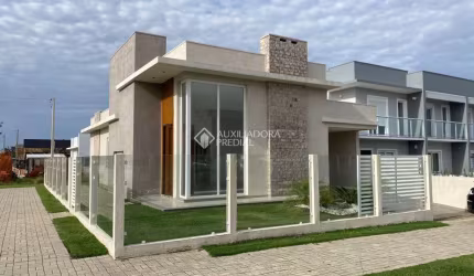 Casa com 3 quartos à venda na Lateral, 230, Bosque do Albatroz, Osório, 114 m2 por R$ 690.000
