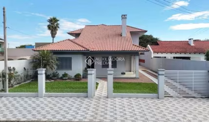 Casa com 3 quartos à venda na Pernambuco, 872, Centro, Tramandaí, 300 m2 por R$ 1.200.000