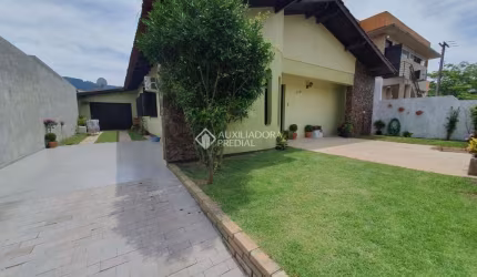 Casa com 4 quartos à venda na Barão Do Triunfo, 1300, Centro, Osório, 186 m2 por R$ 620.000