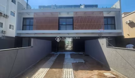 Casa com 3 quartos à venda na Rua Valmor Della Giustina, 521, Ingleses do Rio Vermelho, Florianópolis, 201 m2 por R$ 1.290.000
