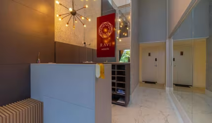 Studio mobiliado com 1 vaga no Mercês
