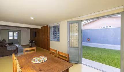 Casa térrea com quintal à venda no São Bráz Curitiba