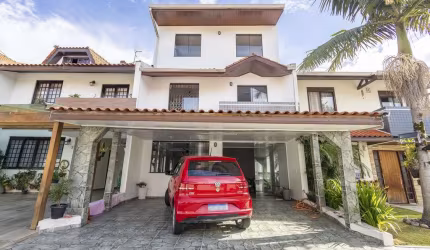 Sobrado em Condomínio no Bairro Guaira